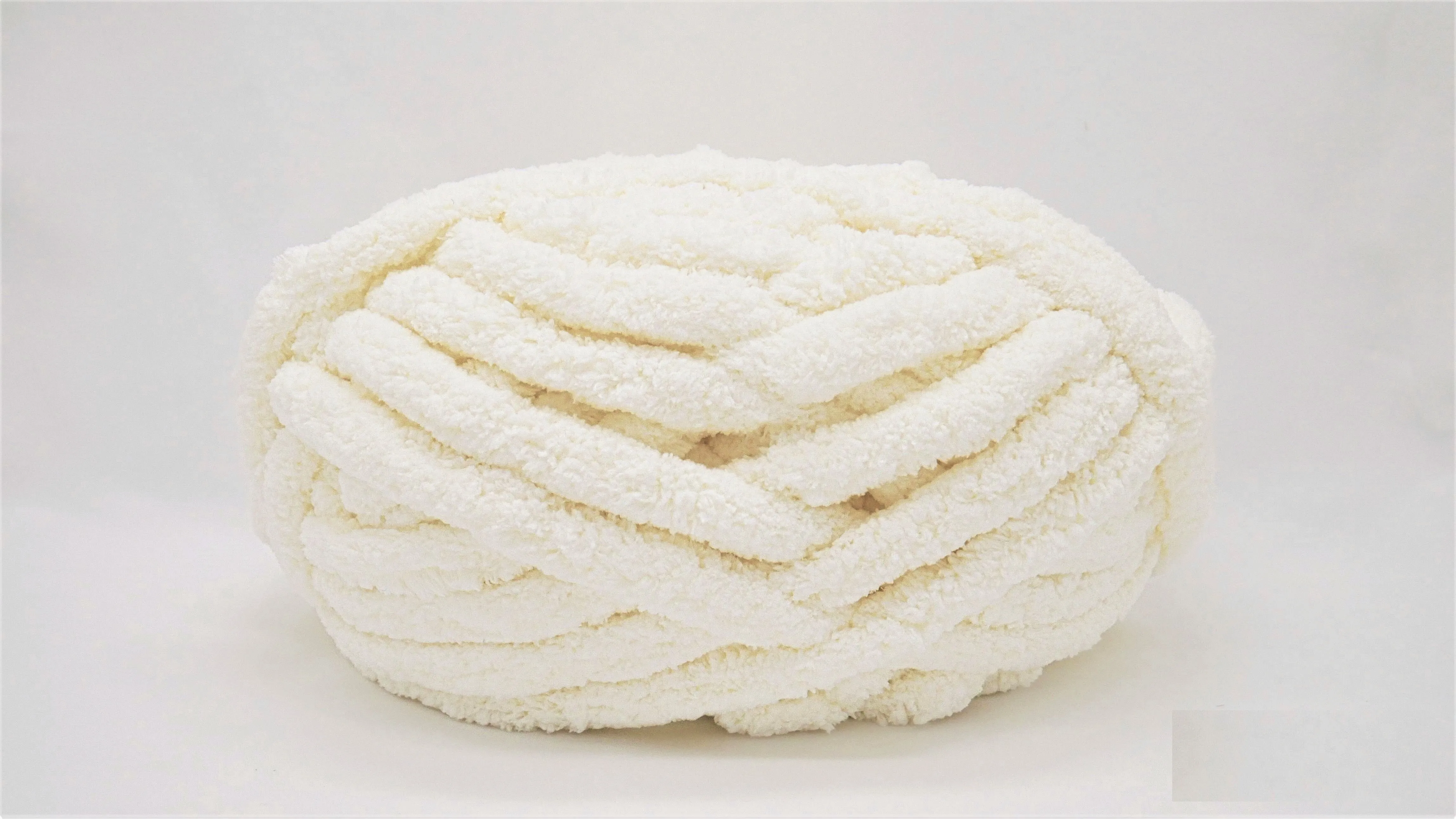 BeCozi Chunky Chenille Yarn